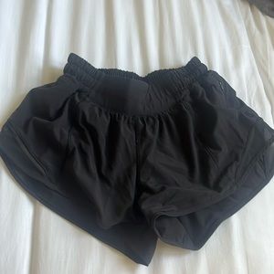 2.5” Lululemon hotty hot shorts